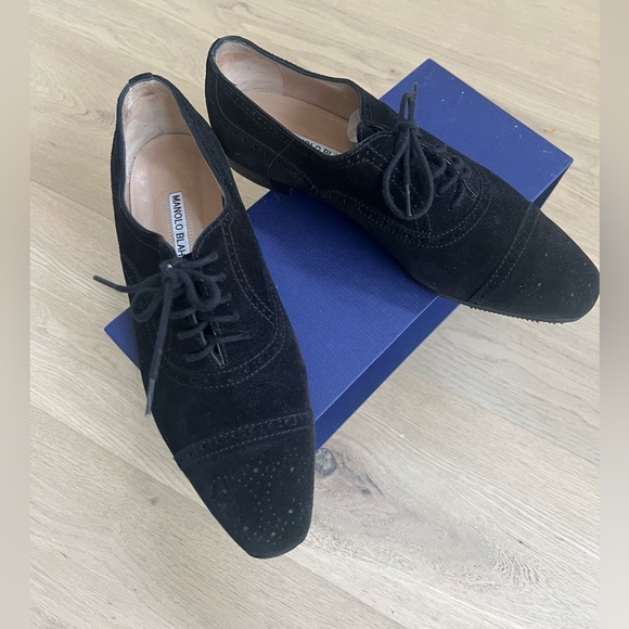 Manolo Blahnik woman’s black suede brogues - shoes. - Picture 3 of 5